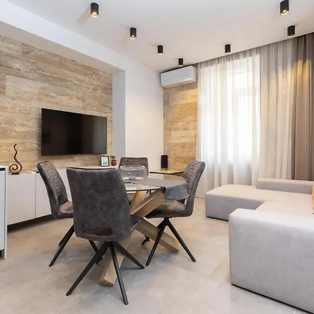 Deluxe Nila Apartament *